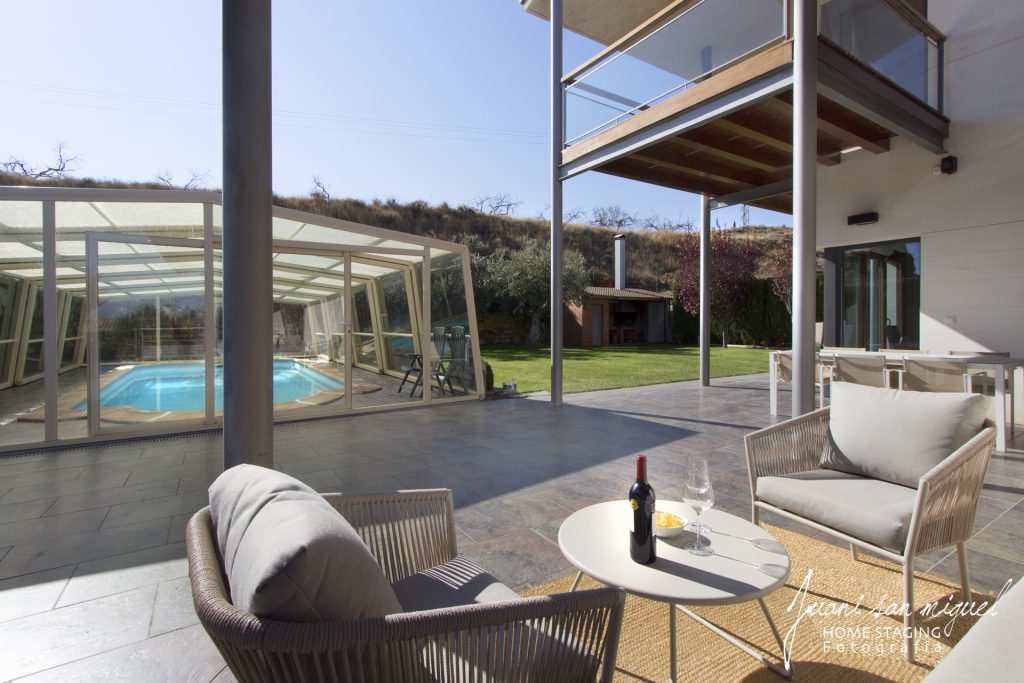 Porche con piscina de Chalet Independiente en La Rioja, Autol