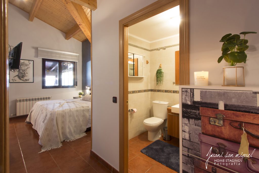 Habitación principal con baño de Unifamiliar en Venta en Navarrete, La Rioja