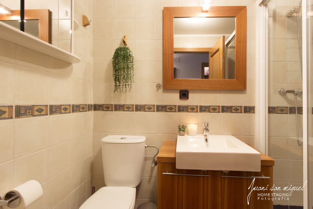 Baño de habitación principal en Unifamiliar a la Venta en Navarrete, La Rioja