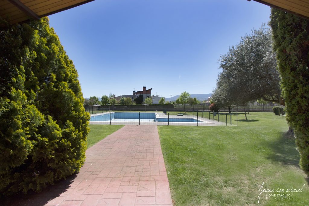 Unifamiliar con piscina en Venta en Navarrete, La Rioja