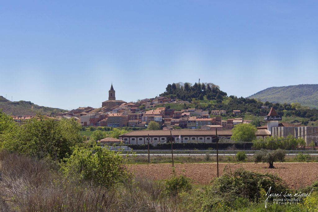 Vistas al pueblo de Unifamiliar en Venta en Navarrete, La Rioja