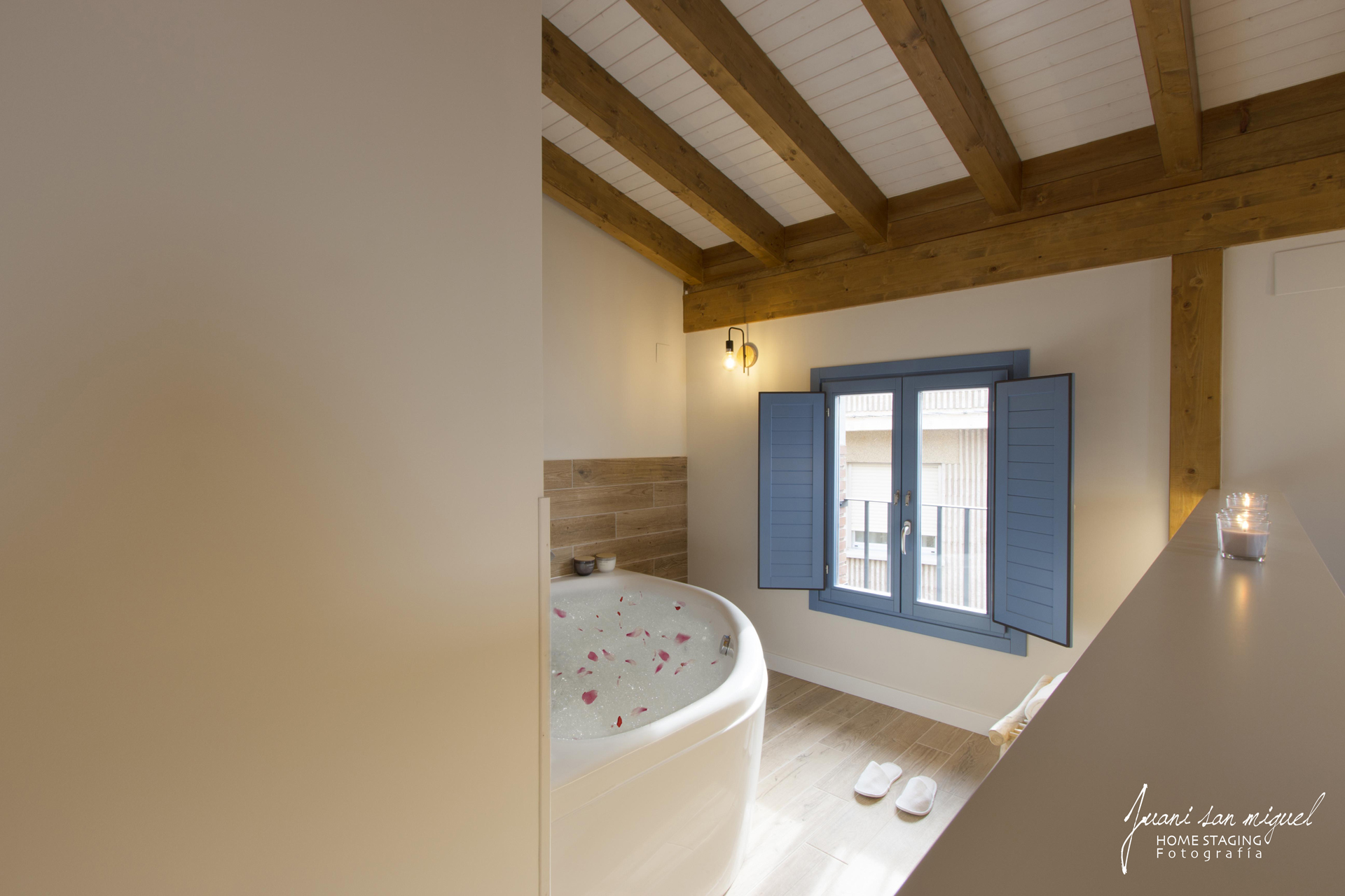 Baño con jacuzzi de suite Los Almendros en casa rural de Rodezno (La Rioja)